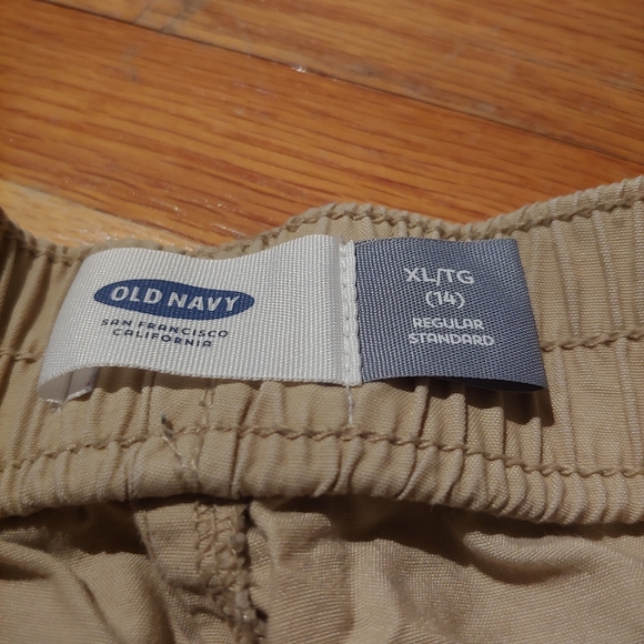 Girls Old Navy Cargo Shorts - Picture 3 of 3